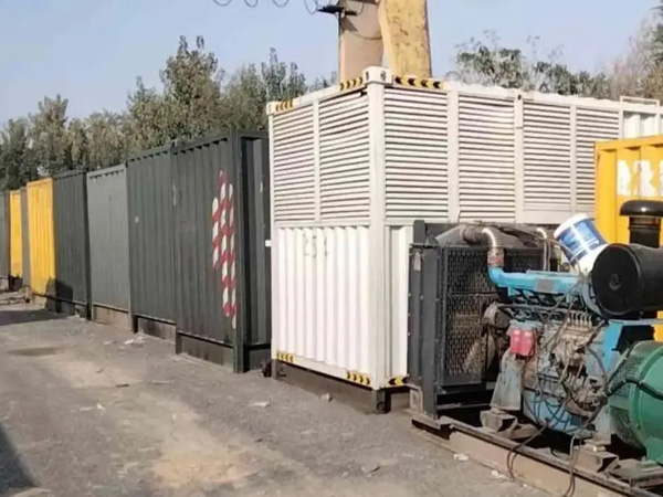 九台200KW柴油发电机机组每小时油耗是多少？